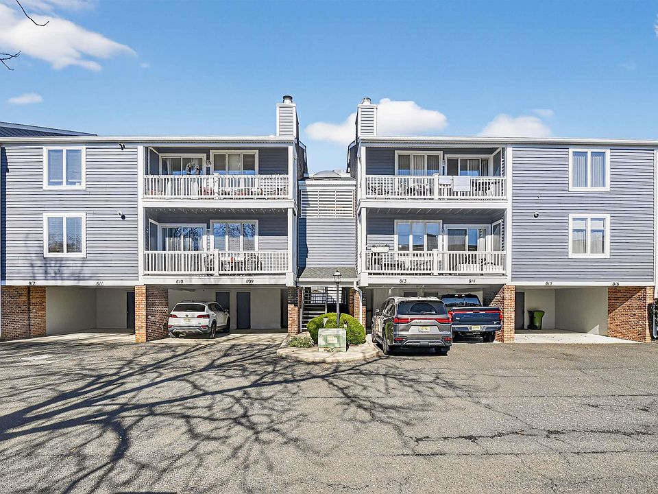 1st image of 811 Harbour Cv #811