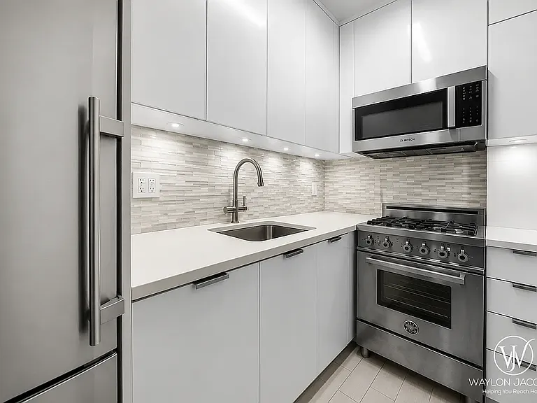 408 W 57th St #3L — Photo 5