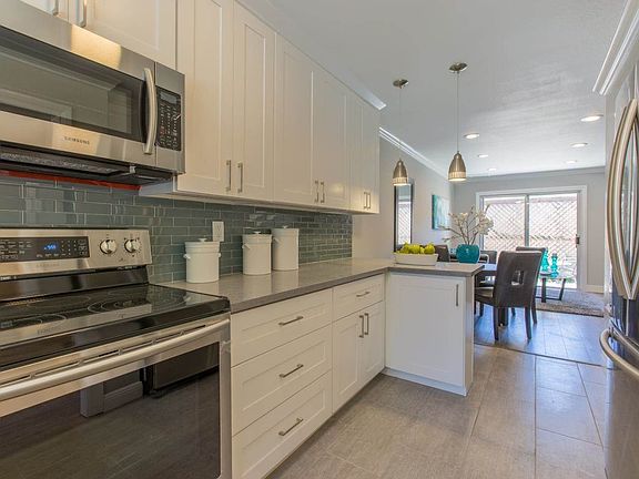 3rd image of 451 Oak Ave