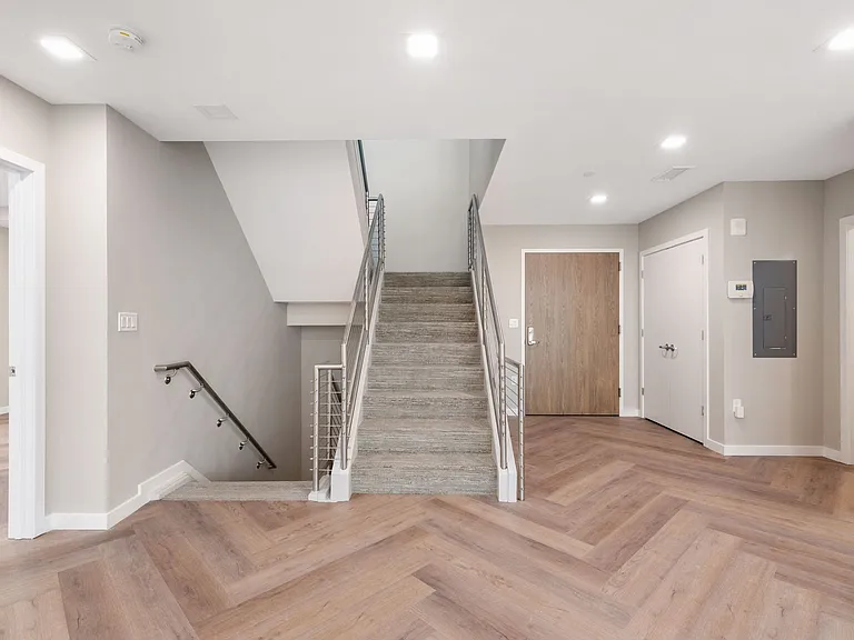 880 Pacific St — Photo 13