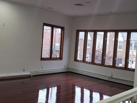 4th image of 2019 E 18th St Floor 2