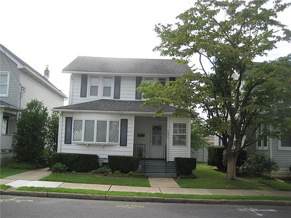 2nd image of 1054 1st Ave
