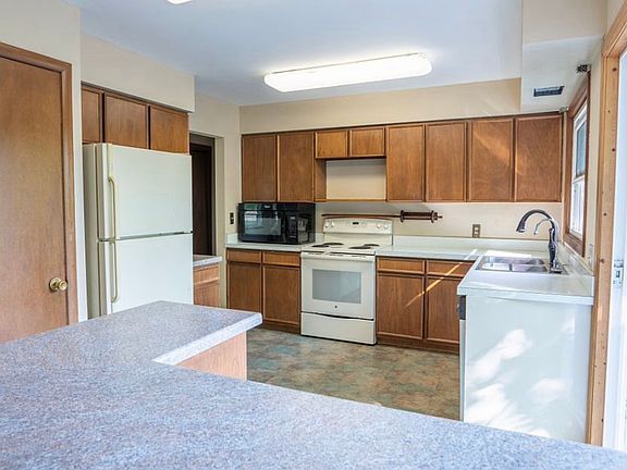 5th image of 1931 Woodhaven Ln