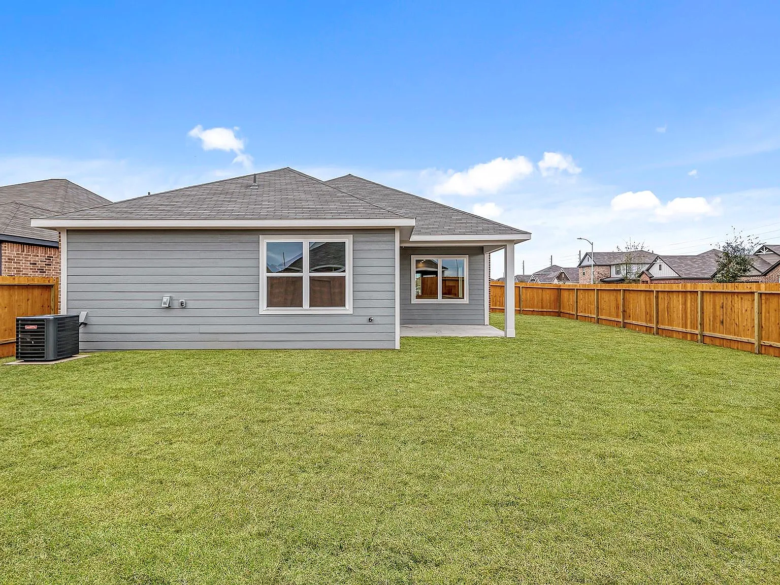 3 bed, 2.0 bath, 1620 sqft, $2,190 — Photo 2