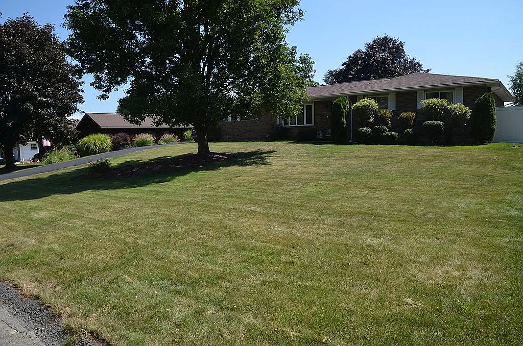 18 Cedar Rd photo 1