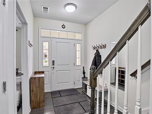 3rd image of 22462 Cambridgeport Sq