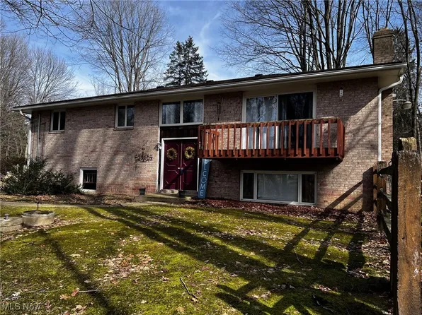 1565 Millicent Ave, Hubbard, OH 44425