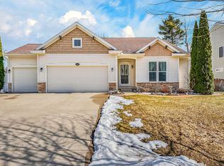 13335 Patchin Dr, Nunica, MI 49448