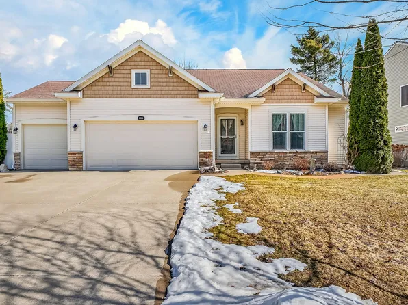 13335 Patchin Dr, Nunica, MI 49448