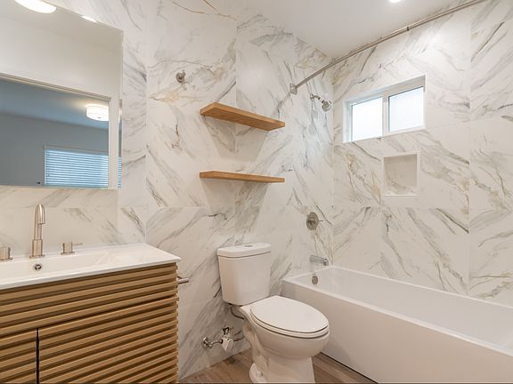 3rd image of 2236 Penmar Ave #2238