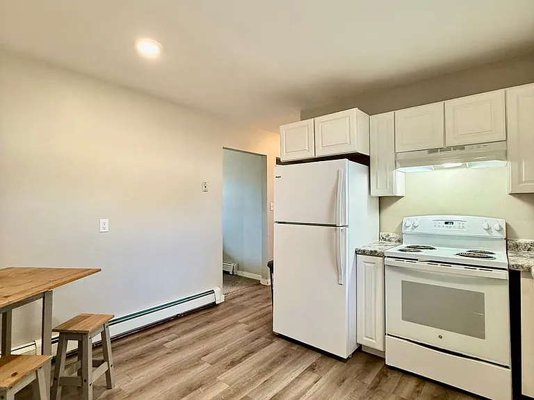 220 9th Ave NW — Photo 6