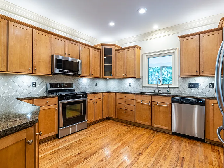1040 Boulevard Dr NE — Photo 13