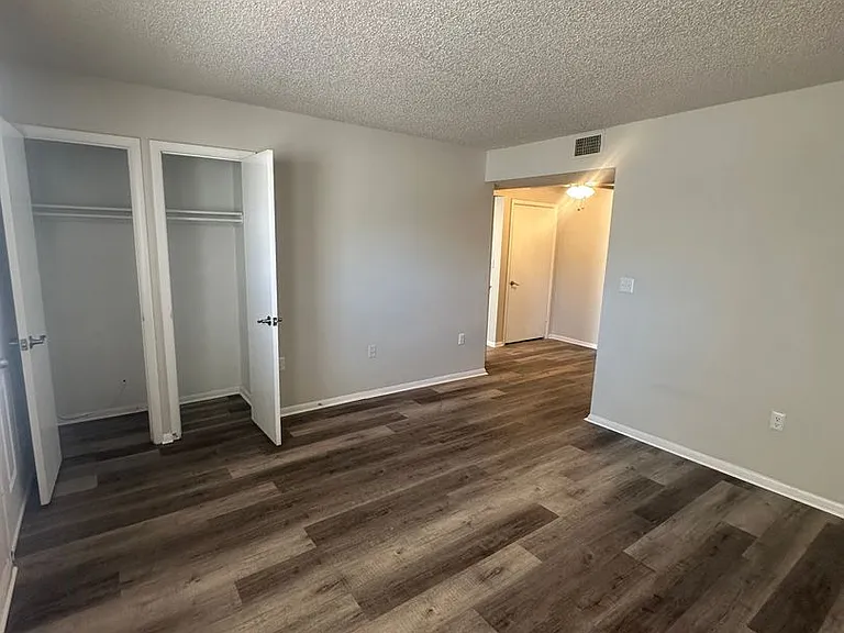 Regency Point Luxury Apartments — Photo 15