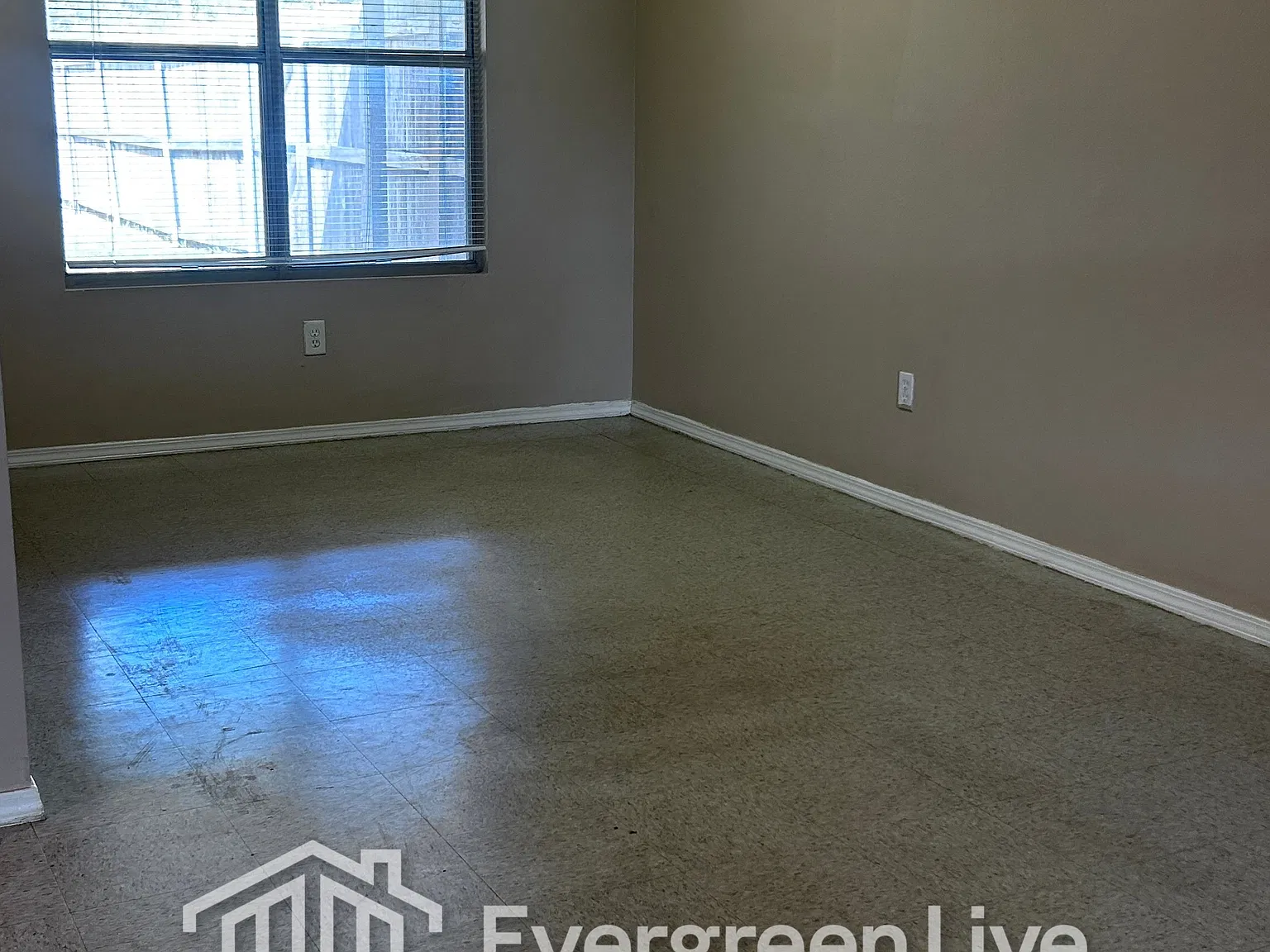 3 bed, 1.0 bath, 1694 sqft, $1,445 — Photo 3