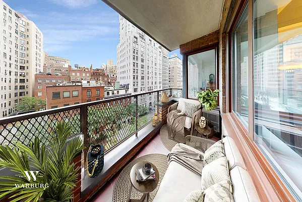 Sold by Warburg | media 1