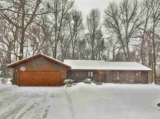 15651 E Oak Tree Dr, Davis Junction, IL 61020