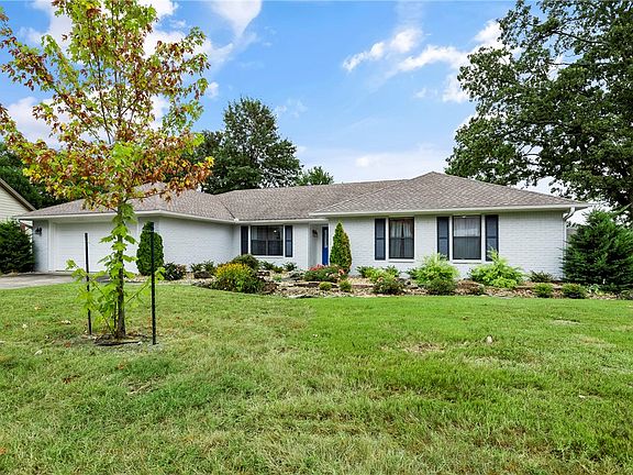 2nd image of 1204 Countrywood Cir