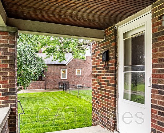 2nd image of 1046 E Bradbury Ave