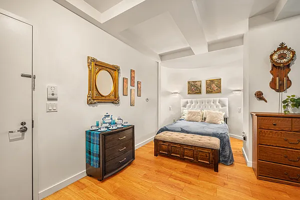 Sold by LEVEN Real Estate | media 4