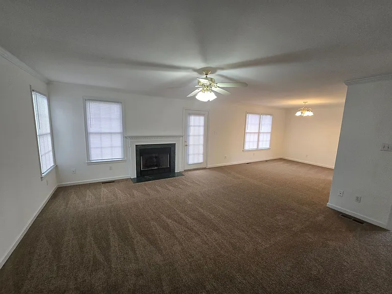312 Shade Tree Dr — Photo 5