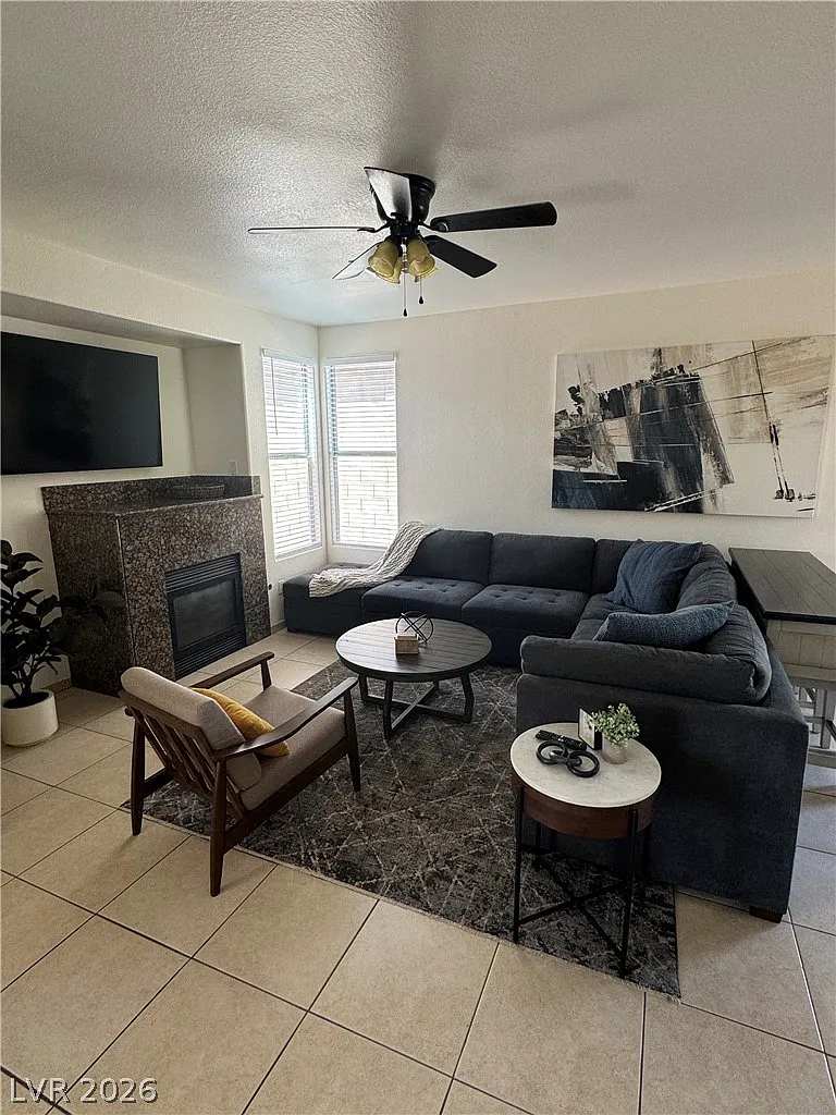3 bed, 2.5 bath, 1681 sqft, $2,500 — Photo 4