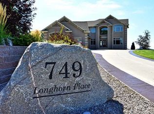 749 Longhorn Pl, Bismarck, ND 58503
