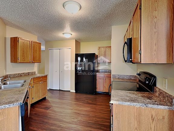 3rd image of 8450 Ash Grove Dr