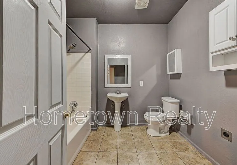 321 SE 25th St — Photo 24