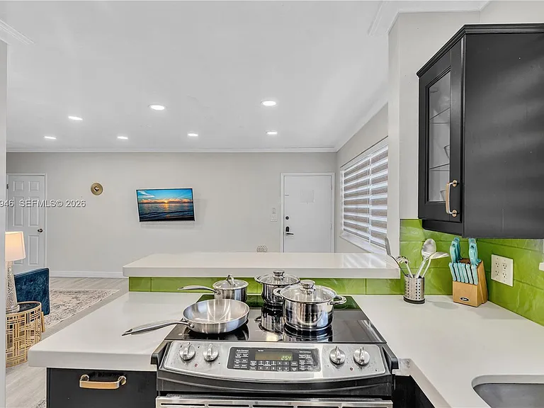 10004 E Bay Harbor Dr #8 — Photo 12