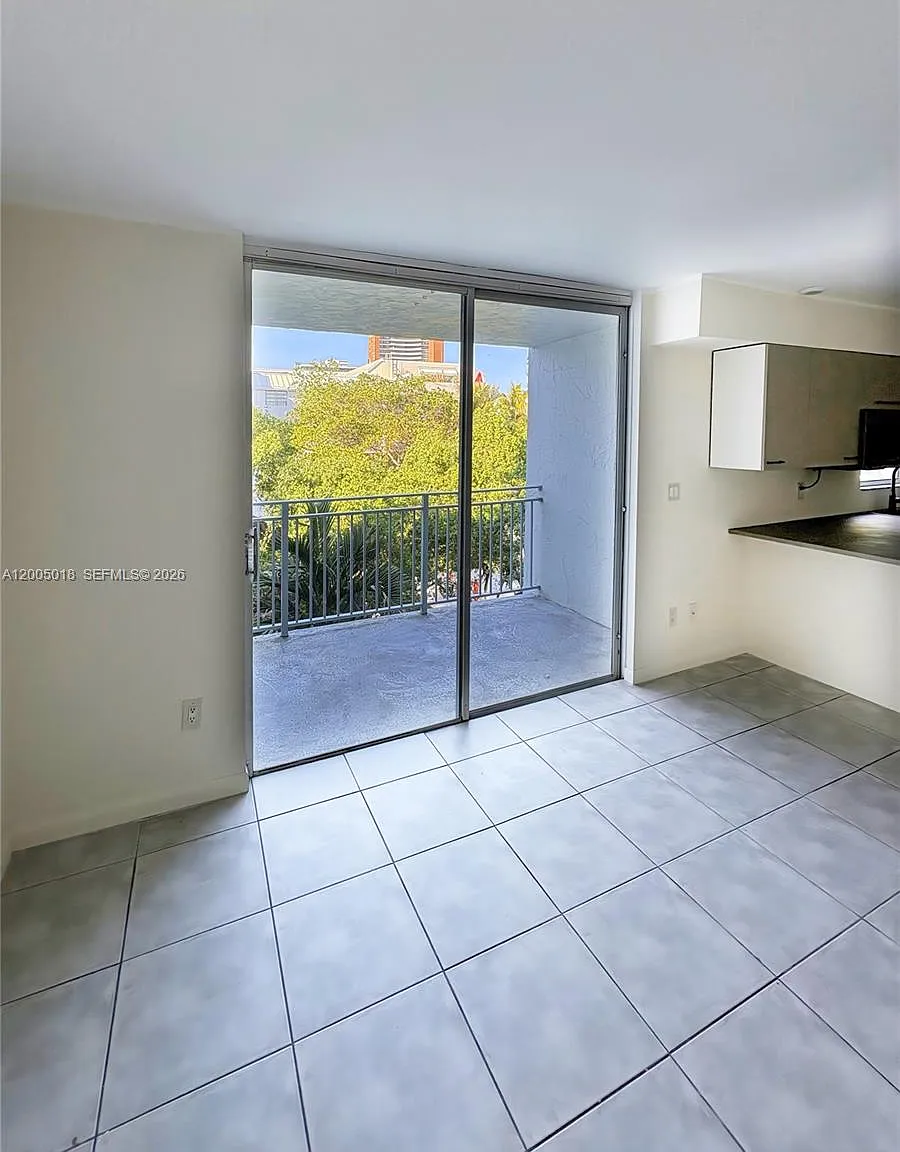 Nirvana Condominium — Photo 3