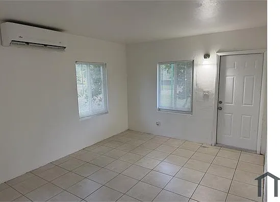 1444 NW 4th St — Photo 4