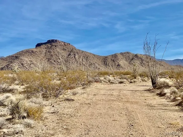 3415 E Flattop Dr, Yucca, AZ 86438