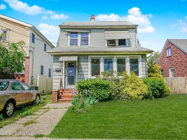 233 Locust Ave, Staten Island, NY 10306