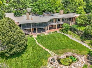 843 N 1500th Rd, Lawrence, KS 66049