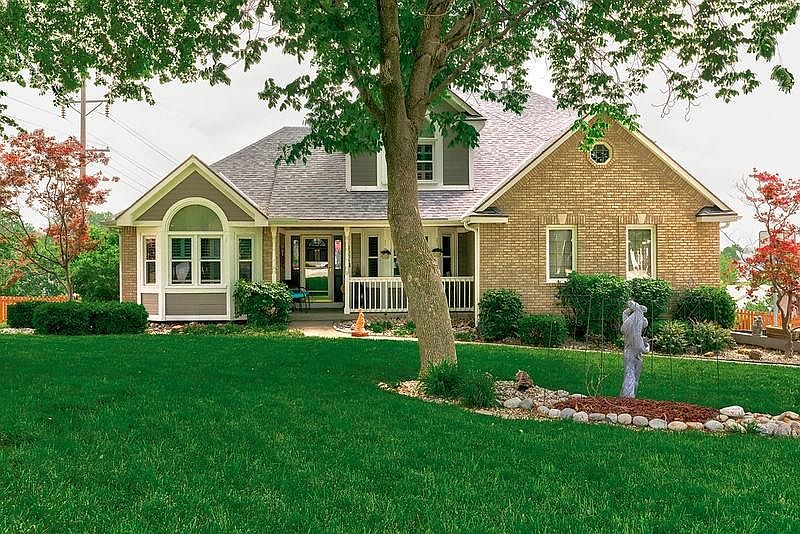 1st image of 1001 Redwood Ln