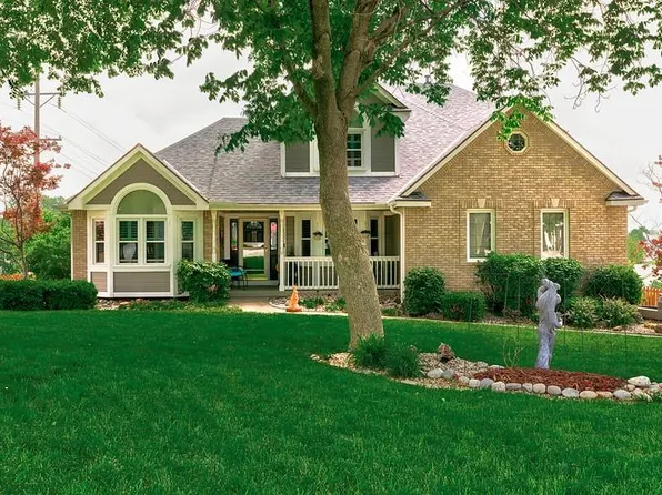 1001 Redwood Ln, Liberty, MO 64068