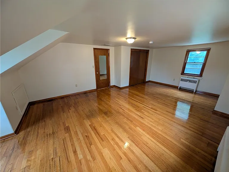 943 Moravia St — Photo 16