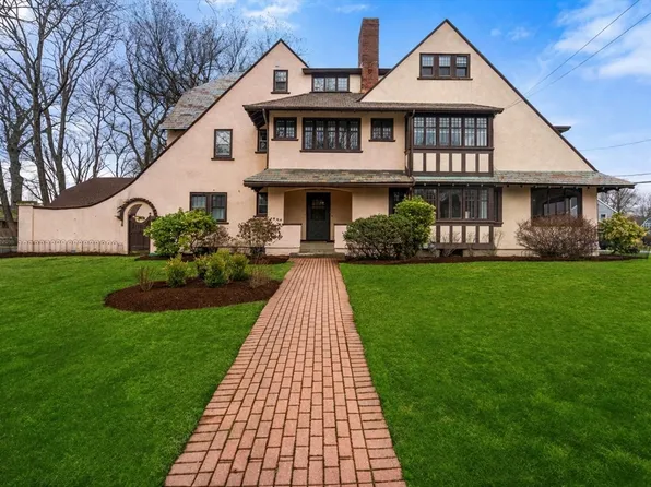 12 Leighton Rd, Wellesley, MA 02482