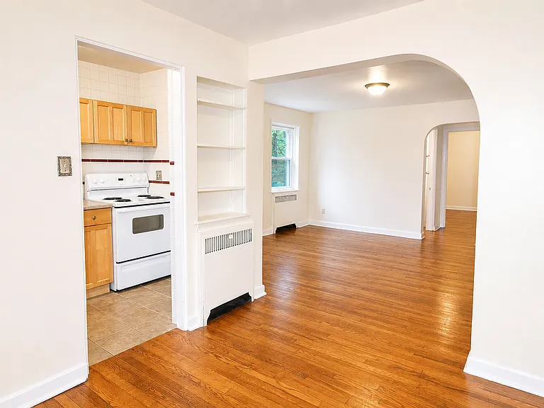 183 Morrison Dr — Photo 2