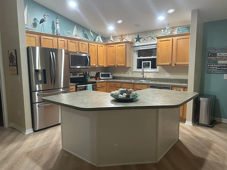 715 Hudson Ln — Photo 4