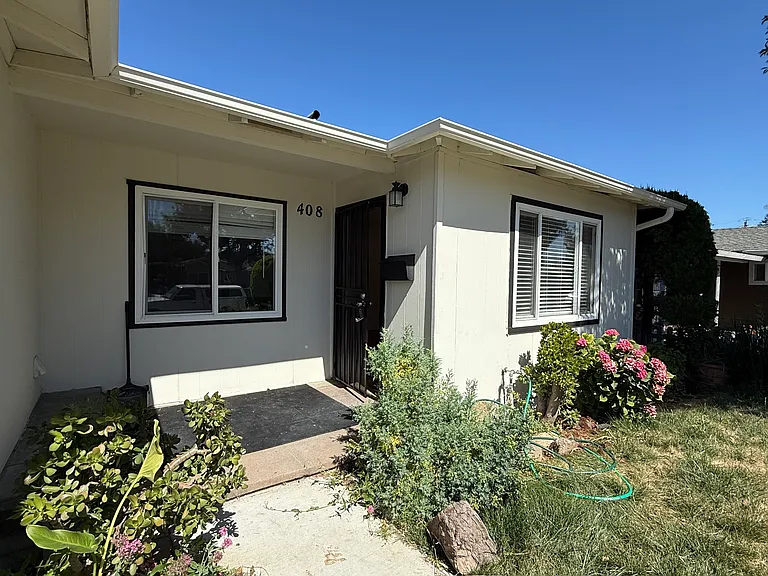 408 Harmony Ln — Photo 6