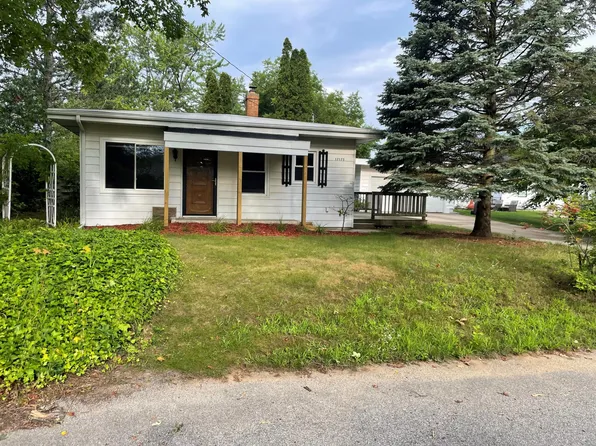 17175 Preston Ave, Spring Lake, MI 49456