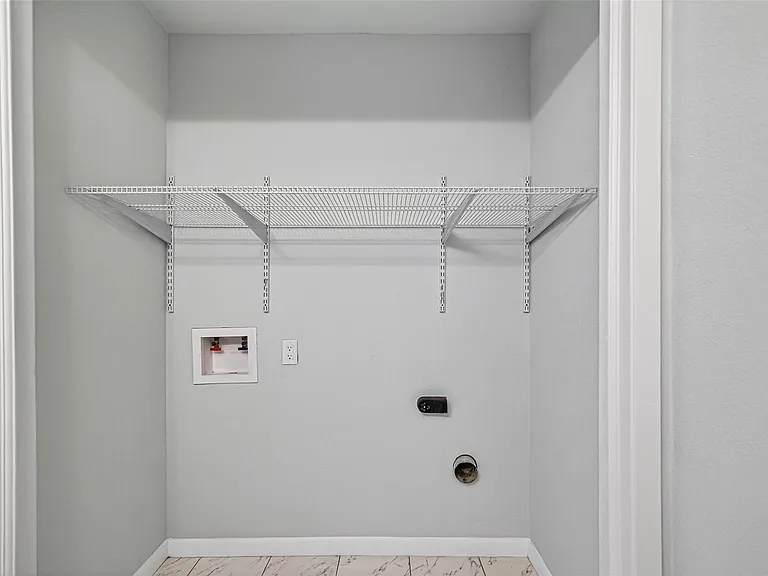 8046 Ellinger Ln — Photo 21