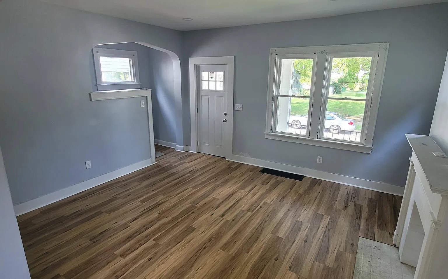 401 S Harris Ave — Photo 2