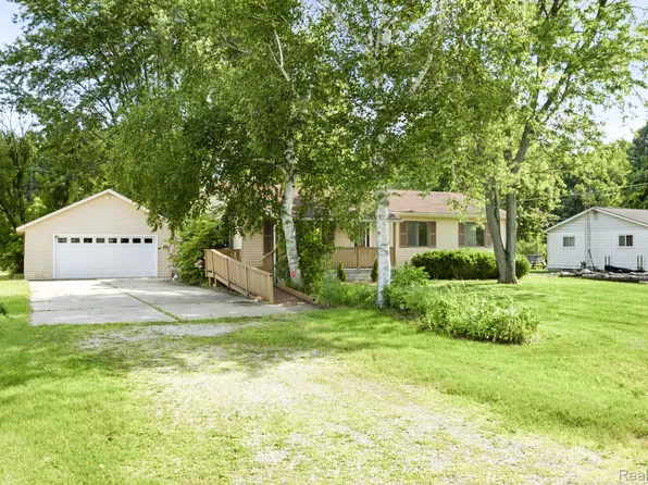 4181 Maes Dr, Port Huron, MI 48060