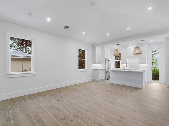 4th image of 902 Tropic Dr #2