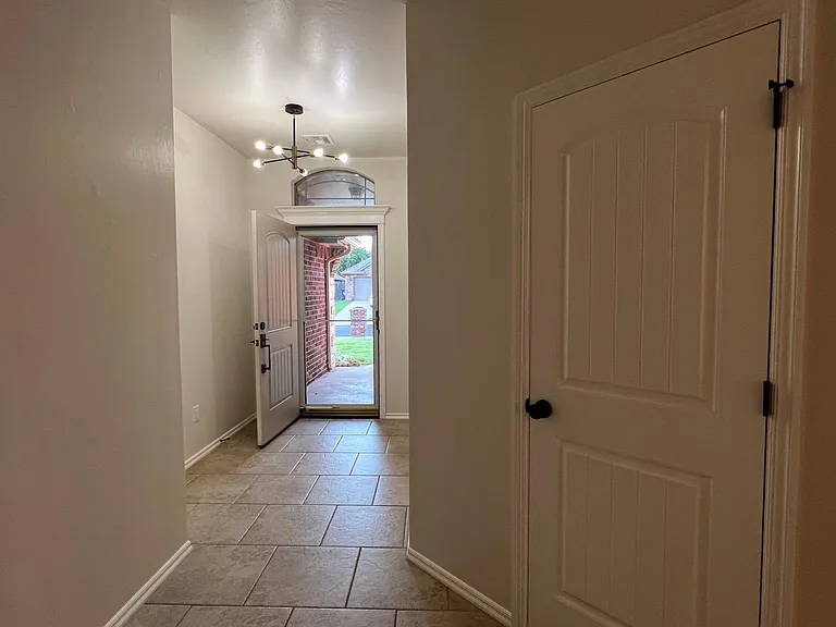 4112 NE 119th St — Photo 3