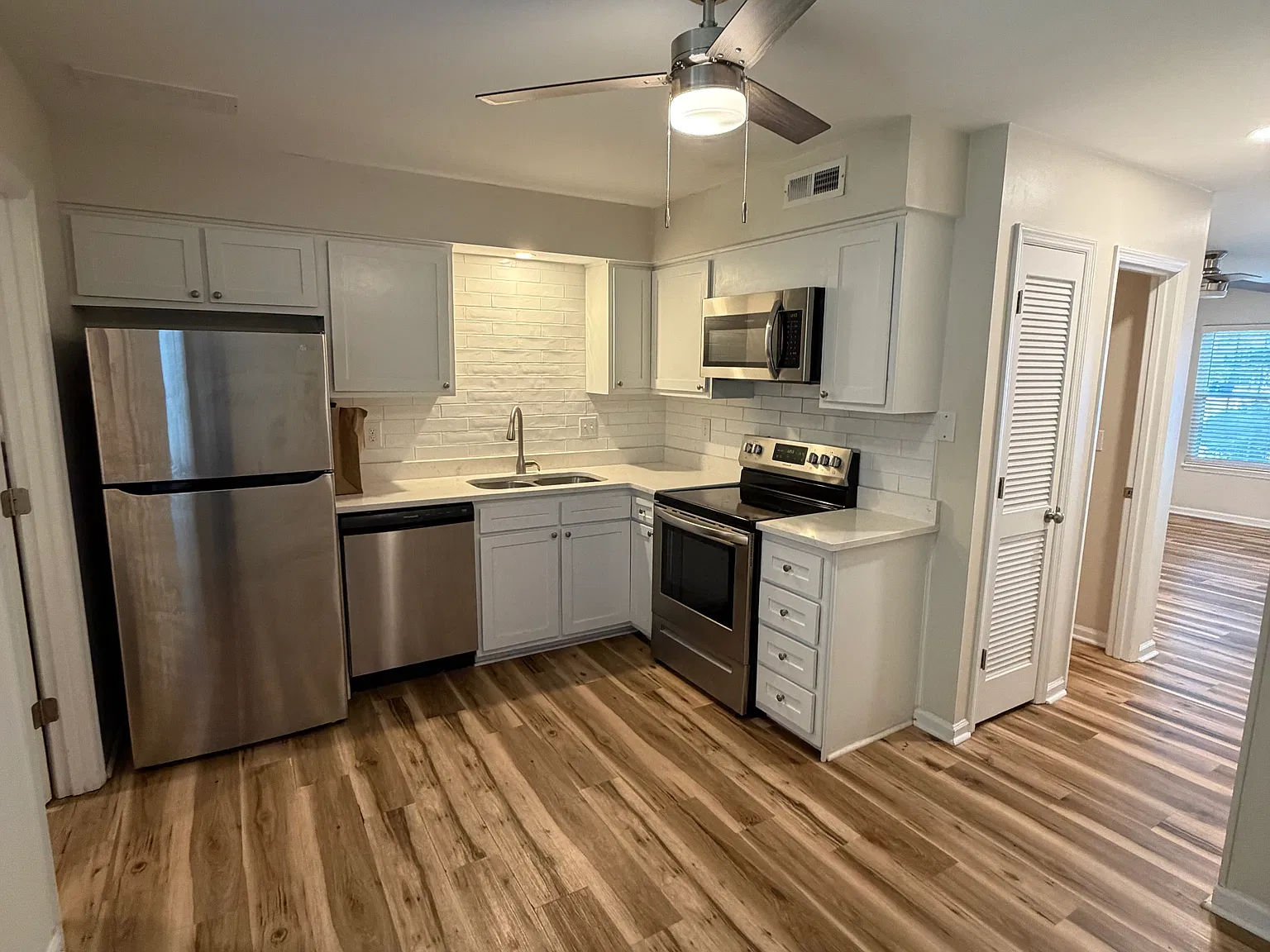 1010 Hunters Trce — Photo 4