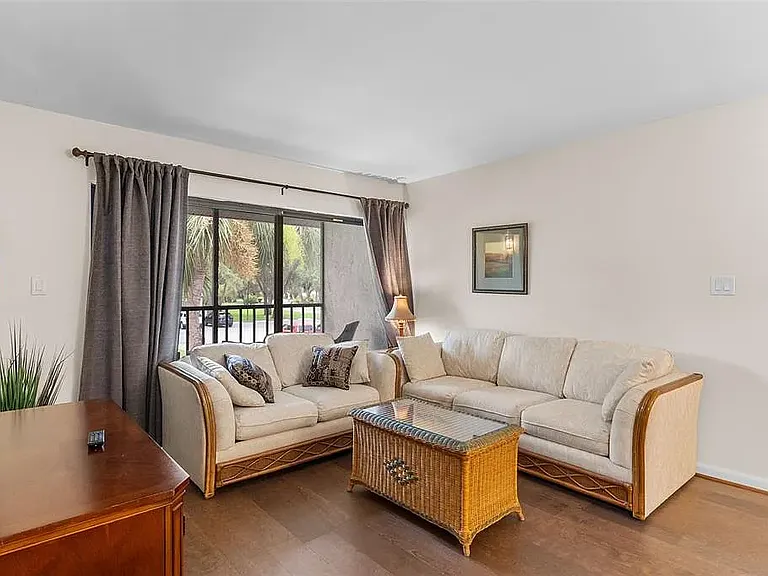 19505 Quesada Ave — Photo 3
