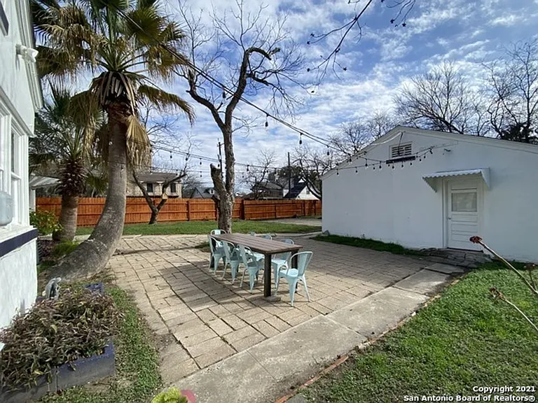 2102 W Mistletoe Ave — Photo 17